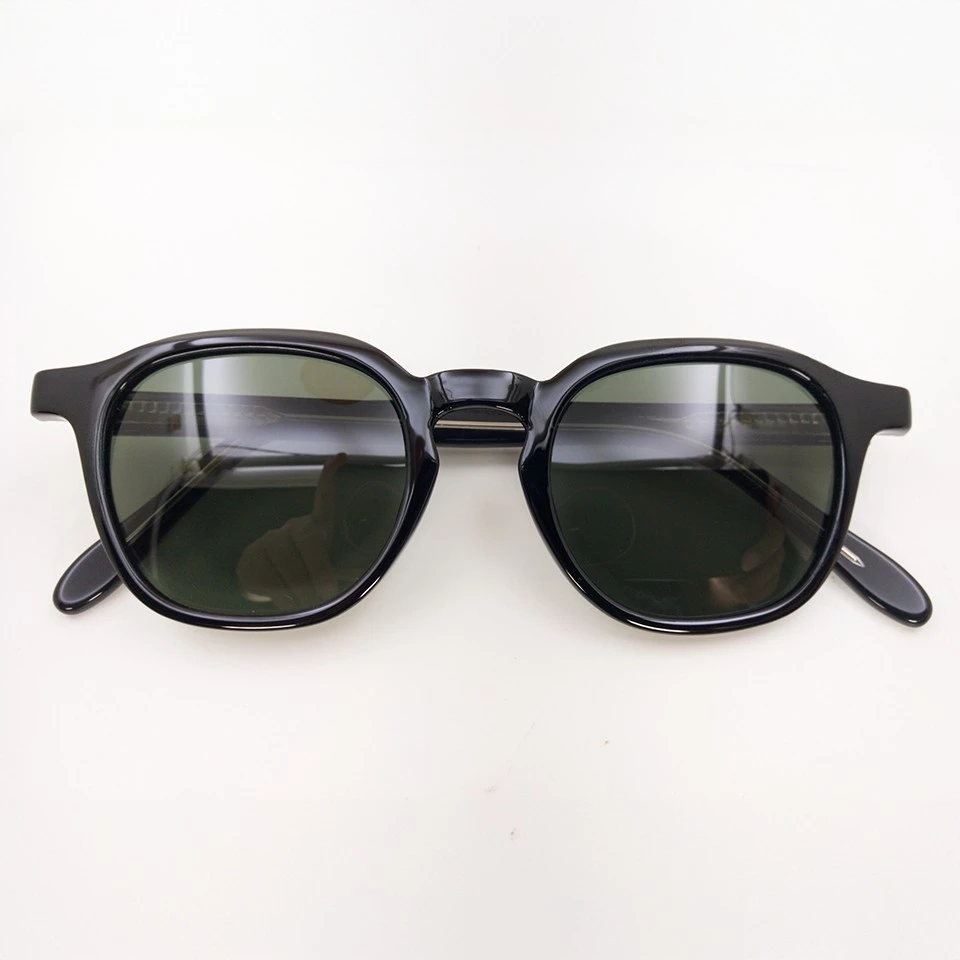Glossy black keyhole bridge polarized sunglasses with dark green lenses, front view